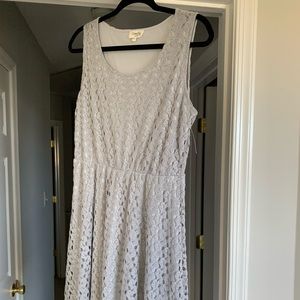 Adorable and comfy grey lace dress ! Size Large
